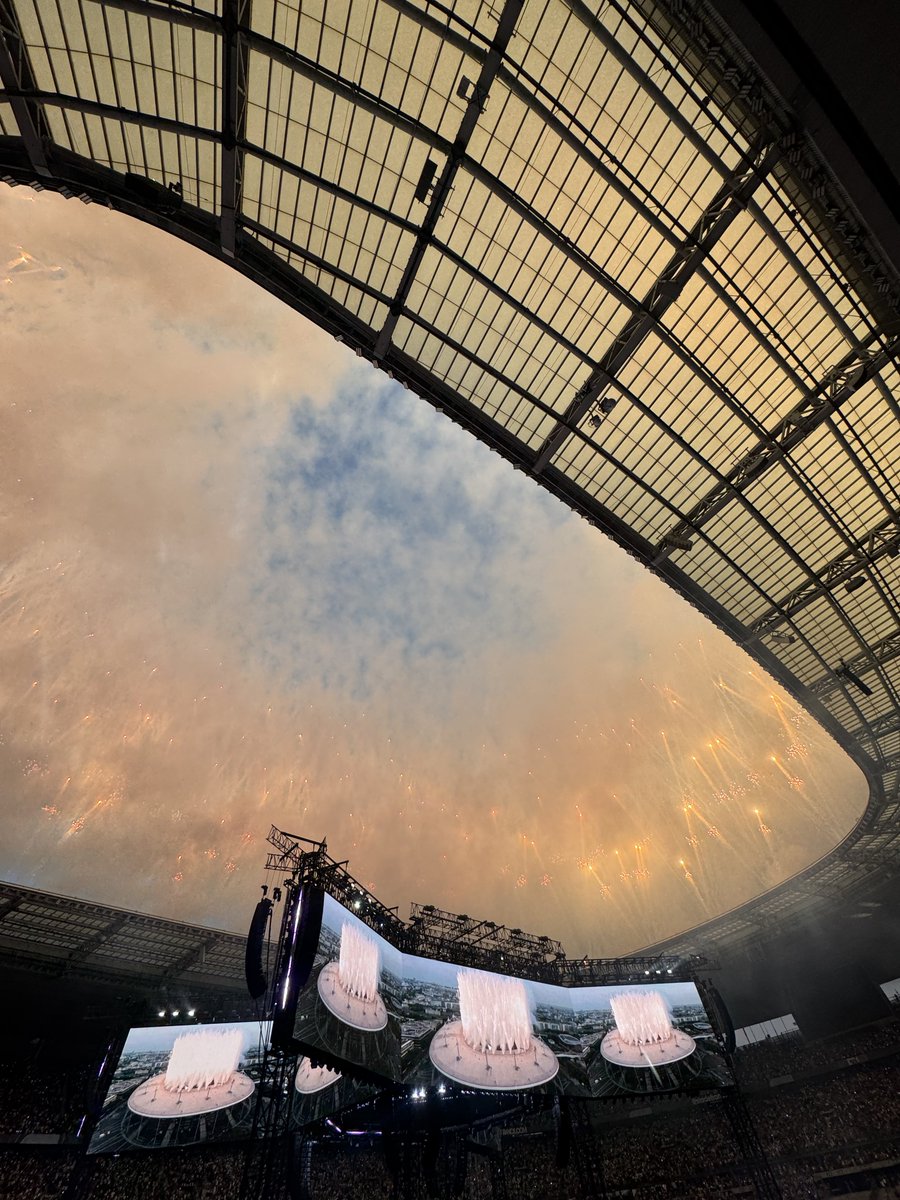 userbfIy's tweet photo. into the sun ☀️ https://t.co/FPLxwPRsep