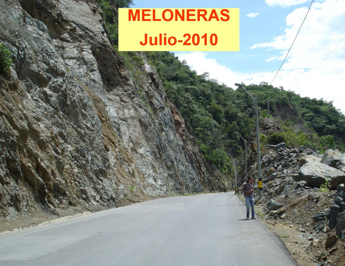 Covidgeo's tweet photo. En sector Meloneras, via Medellín a Urabá, la caida de rocas se da desde hace más de 15 años @Devimar_SAS @InviasOficial @ABDELAESPRIELLA @Enrique_GomezM @elsanoguerabaq @fabio_arjona @elefantescol

 Y desde ese tiempo he planteado que la solución es un FALSO TÚNEL⏬️ https://t.co/LbYxudy0jq