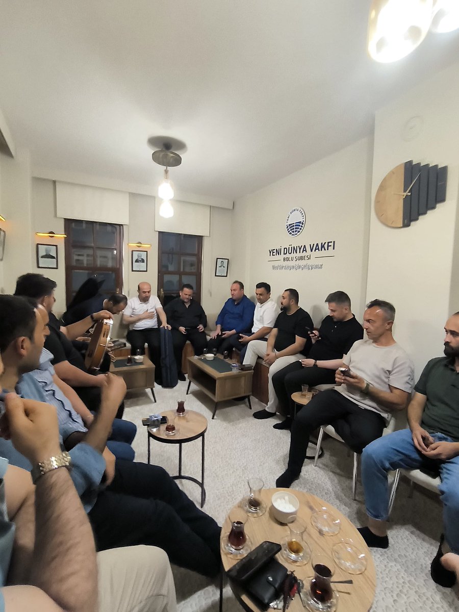 ydvbolu's tweet photo. 📌 Meşk Gecesi

Yeni Dünya Vakfı Bolu Şubesi Olarak bu hafta Meşk Gecemizi gerçekleştirdik.

Muhabbet ettik, İlahiler söyledik, Gönül bağımızı güçlendirdik, Mest olduk.

Katılım sağlayan kıymetli hocalarımıza teşekkür ederiz.

#YeniDünyaVakfı #YeniDünyaVakfıBolu #MeşkGecesi #Bolu https://t.co/USVWZu9H1v