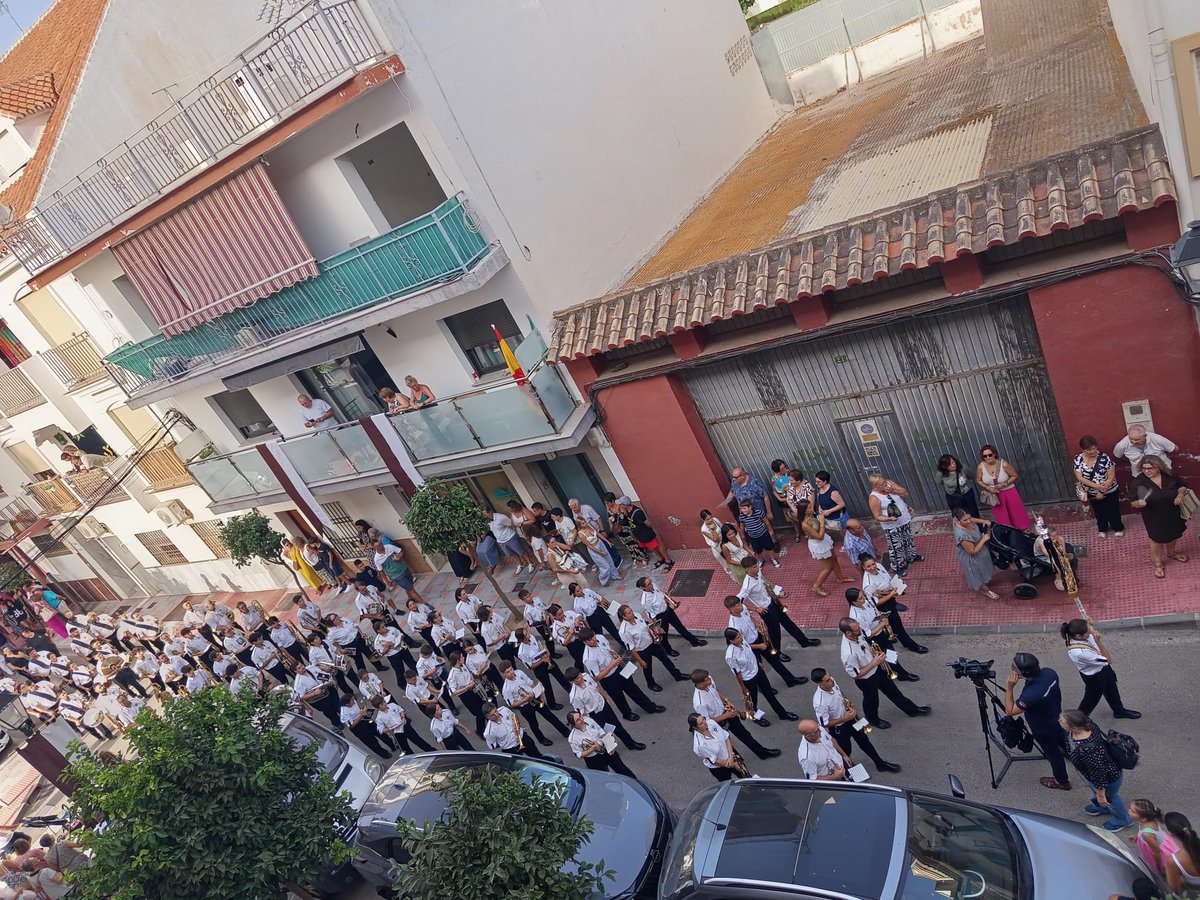 amlaslagunas's tweet photo. 📸 Más de cinco horas de procesión del @CarmenFuengirol en las que nuestros músicos estuvieron, una vez más, dándolo todo.

Aquí os dejamos algunas imágenes, como solemos hacer, para resumir la salida.

#AMLasLagunas #CarmenFuengirola https://t.co/kwovu5UN1v