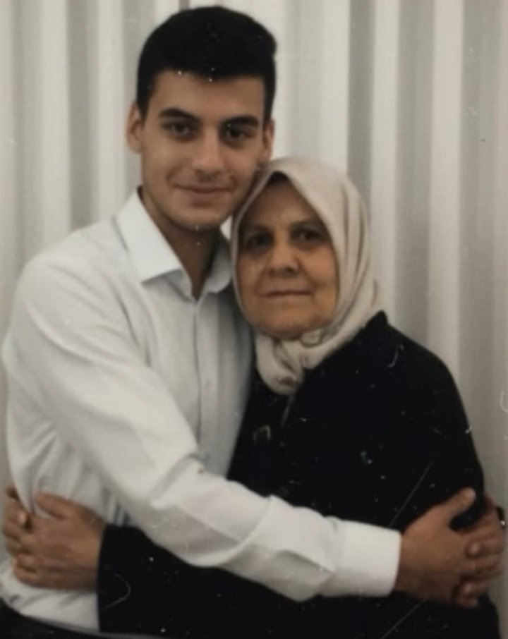 gelinciklerimiz's tweet photo. Gara'da şehit edilen Astsubay Semih Özbey'in annesinin paylaşımı... https://t.co/DkbVTLe3u1