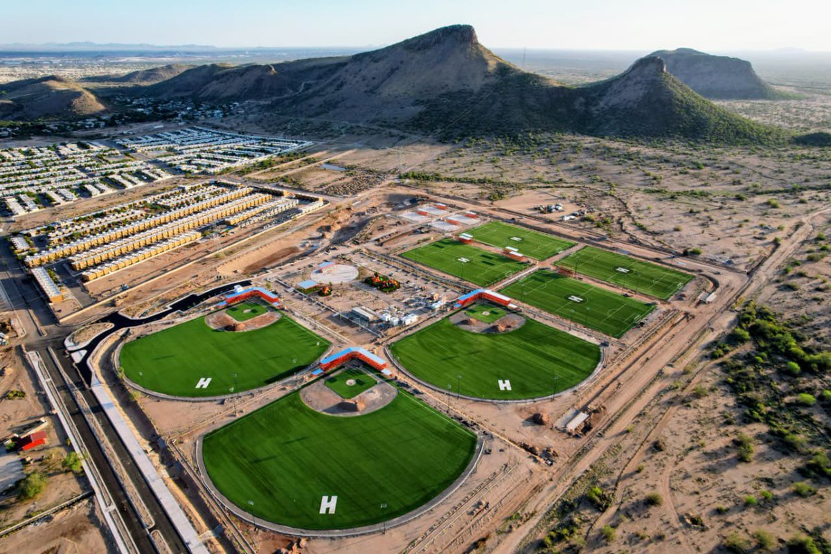 tonoastiazaran's tweet photo. ¡El Cárcamo H Cerro Colorado está quedando increíble!🤩

La obra ya registra un 85% de avance de la segunda etapa y contará con canchas deportivas, área para eventos culturales, zonas de convivencia y muchos árboles. ⚽🌳

¡Cada vez falta menos para verlo lleno de vida! 🙌 https://t.co/aJyx9DXZRK
