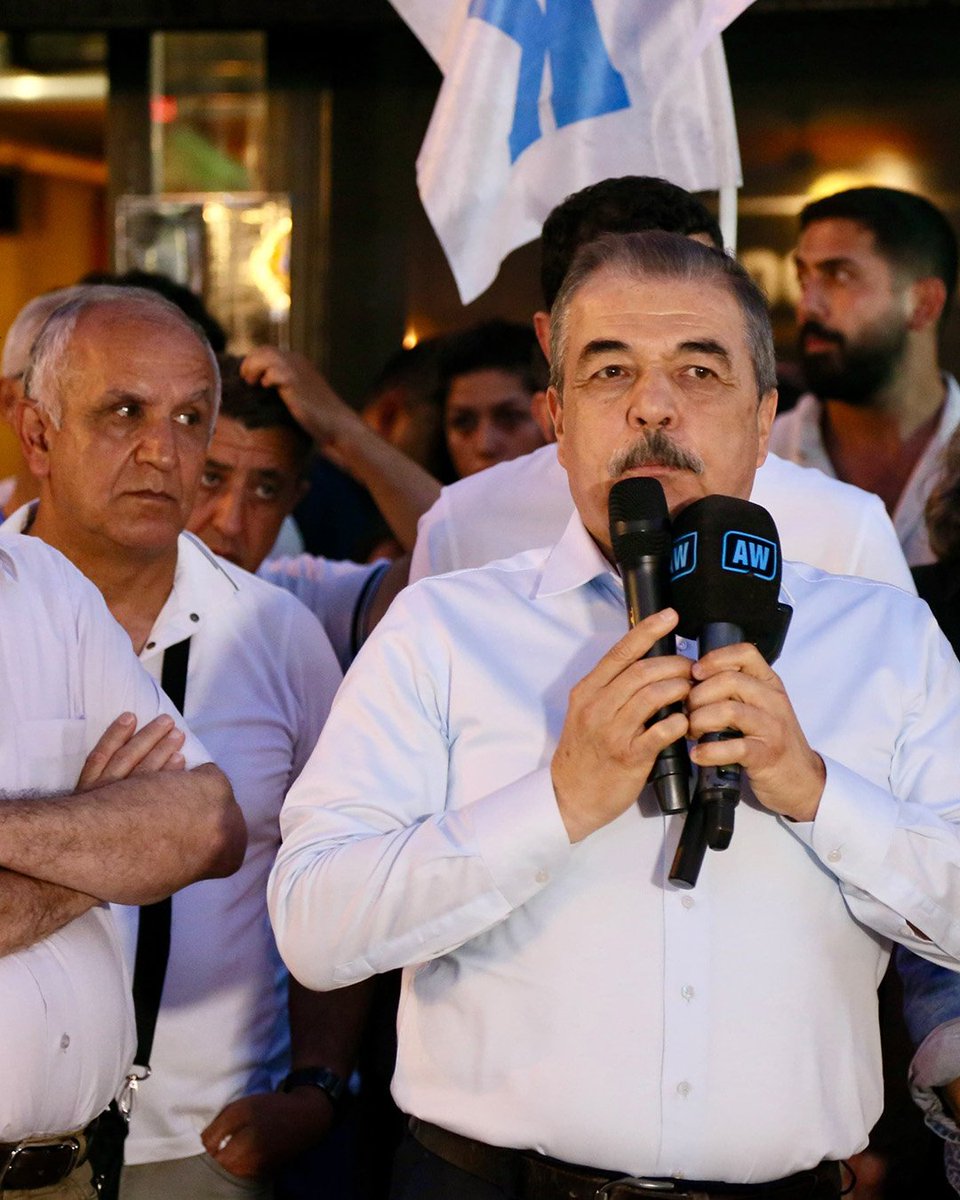 kamuiskonf's tweet photo. POLİS MÜDAHALESİ SONRASI KESK'E DAYANIŞMA ZİYARETİNDE BULUNDUK

Kamu-İş olarak kamu çalışma yaşamındaki her adaletsizliğin karşısında durmaya devam ediyoruz. KESK'in bugün KHK’lerle ihraç edilen kamu emekçilerinin durumuna dikkat çekmek için Ankara'da başlatmak istedigi 24 saatlik adalet nöbetine polis müdahalesinde bulunulması sonrasında destek ziyaretinde bulunduk. 20'yi aşkın sendikacının gözaltına alınması sonrasında desteğe giden konfederasyonumuz adına konuşan genel başkanımız Orhan Yıldırım, 15 Temmuz sonrasında başlatılan KHK ihraçlarının kamudan ilerici, aydın emekçilerin tırpanlanmasına vesile edildiğini, bu konuda mağdur emekçiler için bir itiraz mekanizmasının bulunmamasının da hukuk devleti ilkesine aykırı olduğunu vurguladı. 
Kamu-İş'in kamu yönetimi başta olmak üzere her türlü hukuksuz ve antidemokratik uygulamanın karşısında olduğunun altını çizen Yıldırım, emek cephesinde dayanışma ve birlikte mücadelenin önemini vurguladı.