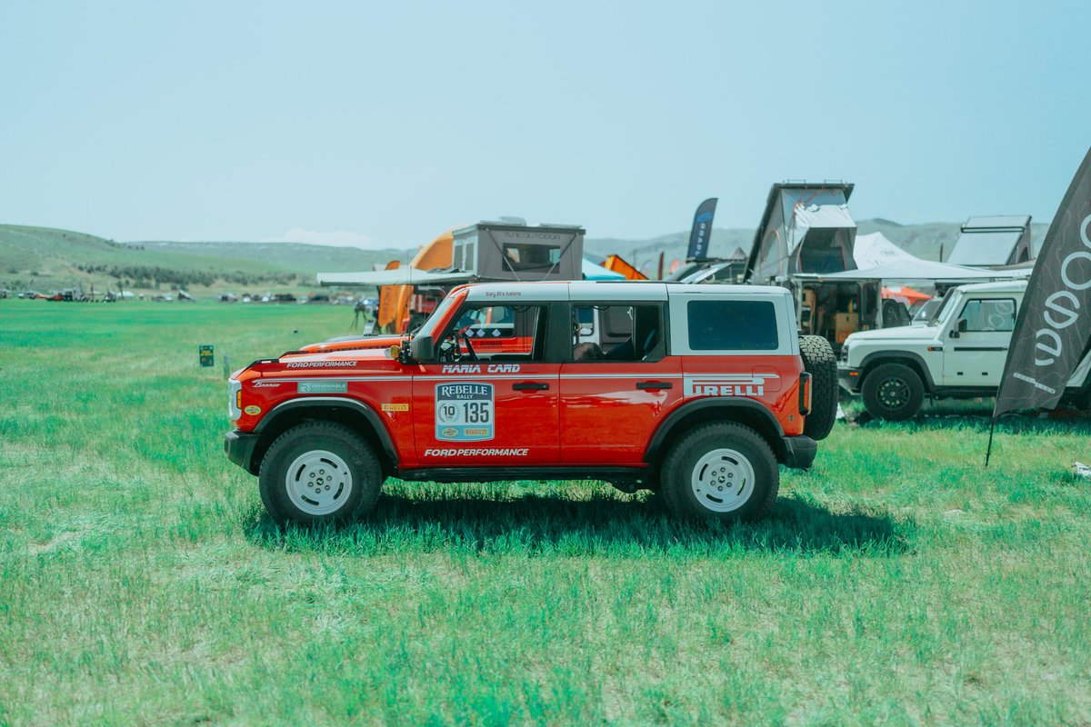 jimfarley98's tweet photo. It’s been great to see the off-road and overlanding communities continue to grow. People connecting to share tips, advice, and learn from each other. Recently our team was at Overland Collective’s The Big Thing in Montana to host the first screening of our World's Highest Marathon film for all the outdoor enthusiasts there. The film documents a team of athletes as they drive a caravan of stock @Ford vehicles up a Chilean volcano to run a marathon at 22,000 feet. An extreme example of what Ford vehicles are capable of, even in the most demanding environments.
