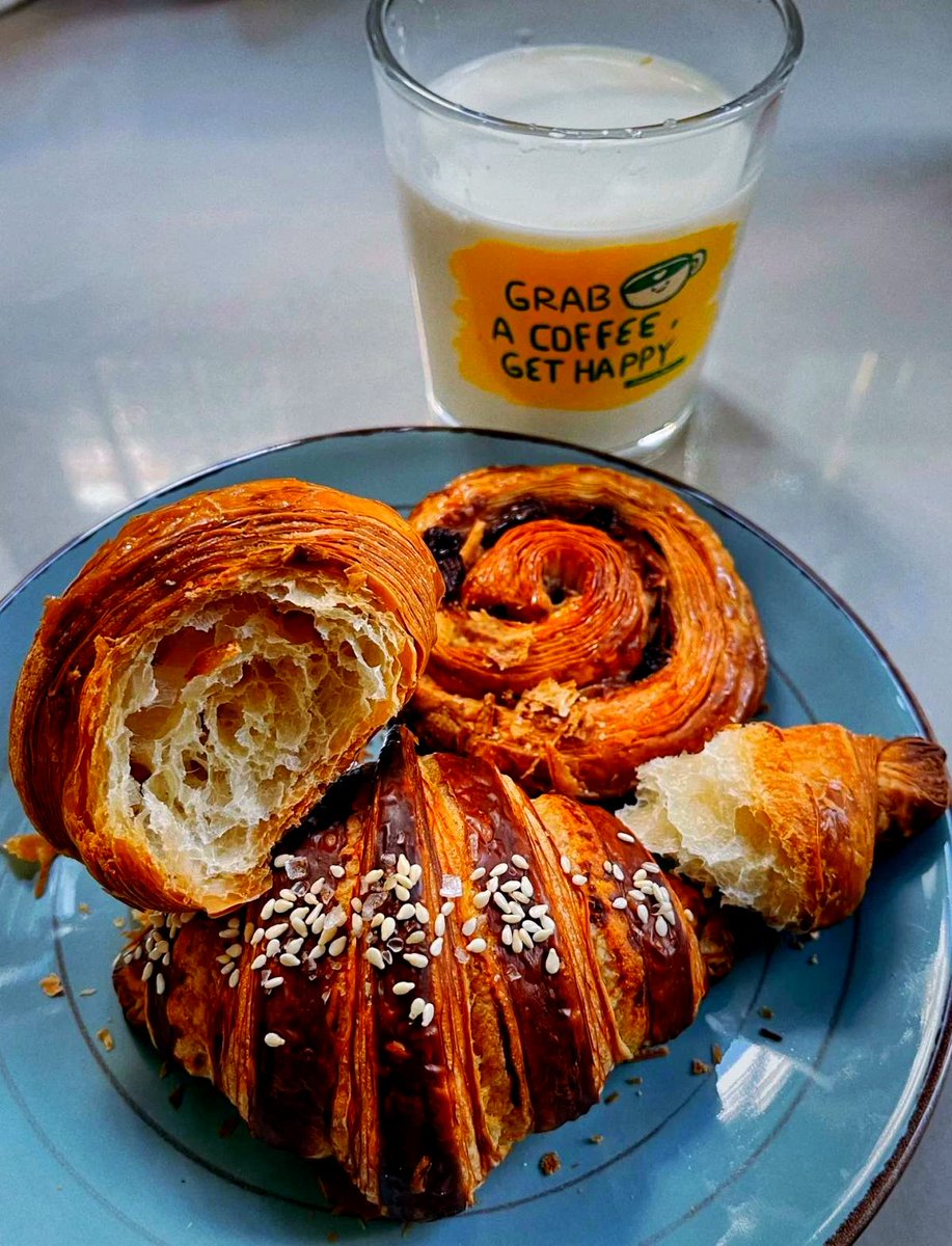 durimong1's tweet photo. Just popped my favorite croissant into the toaster—golden, flaky, and smelling like pure joy on this lazy Sunday morning. https://t.co/em6eqpmy7g