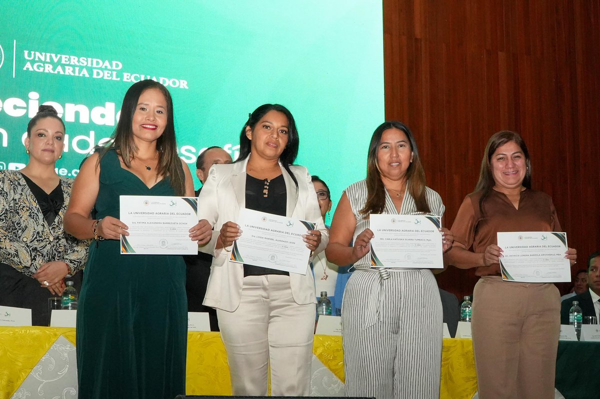 uae_agraria's tweet photo. 💚 La comunidad universitaria fue la protagonista de esta gran celebración por sus  34 años reafirmando el compromiso, la unidad y el orgullo de pertenecer a la Universidad Agraria del Ecuador.

#UAE #ComunidadUAE #OrgulloUAE @ces_ec https://t.co/AJSSwRS5Pn