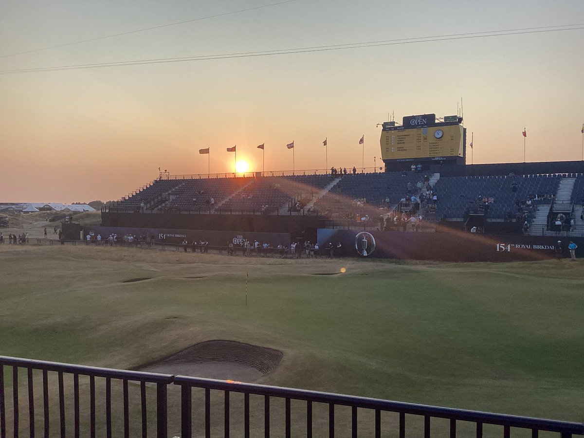 darraghharnedy's tweet photo. Sunset on Friday @TheOpen https://t.co/LP90hOPiLG