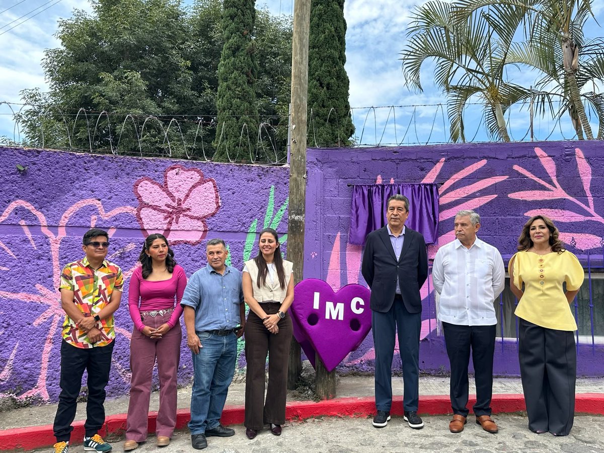ELazcanoPonce's tweet photo. Hoy en @inspmx inauguramos el mural "Compromiso con la equidad y la justicia social" e instalamos el Punto Violeta

Gracias, Lic @jluriosteguis y Dra Lorena Castillo por materializar esta alianza para rescatar espacios urbanos, desalentar la violencia y fortalecer cohesión social https://t.co/7ikLcQh70R