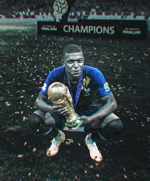 drealchu's tweet photo. Lamine Yamal is currently hustling for Kylian Mbappe's throwback 🤧💔 https://t.co/YoGlV8Kumu