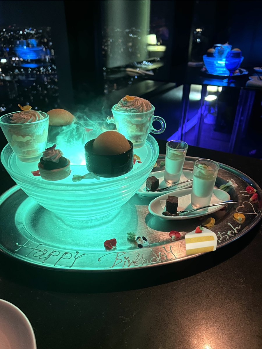 DowblHaru's tweet photo. お誕生日のお祝い🎂🎉���️

#お誕生日
#おめでとう
#東京スカイツリー
#天空loungetopoftree https://t.co/o9CKhIkG4A