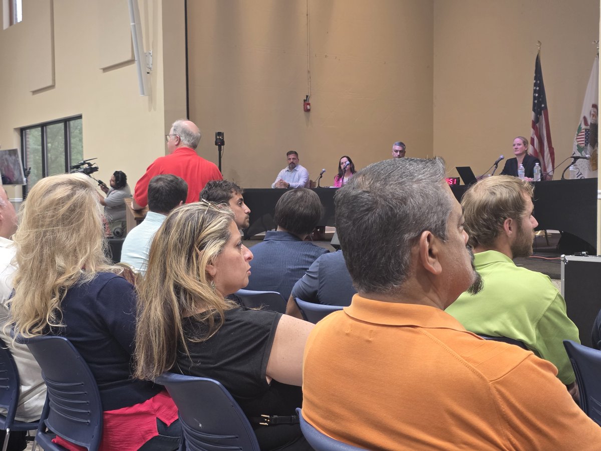 aarpillinois's tweet photo. AARP Illinois was proud to stand with @StateRepManley, @SenatorVentura, @repdagmara, @BastaMary, Mayor Christina Neitzke-Troike against Illinois American Water's proposed $142 million rate increase. Every voice makes a real difference in the fight for affordable living. #Twill https://t.co/tmdu5zZ8ib