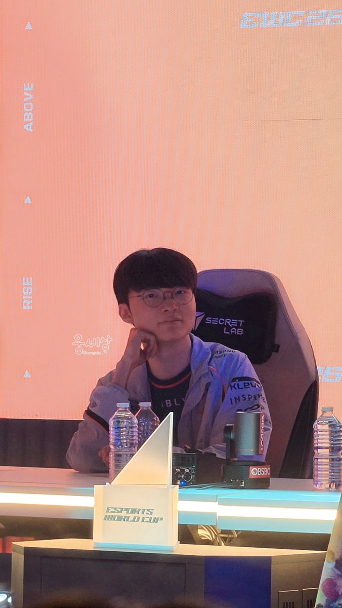 uungcha_T1's tweet photo. 🐈‍⬛💕 #Faker #페이커 https://t.co/pB7yWTJWF0