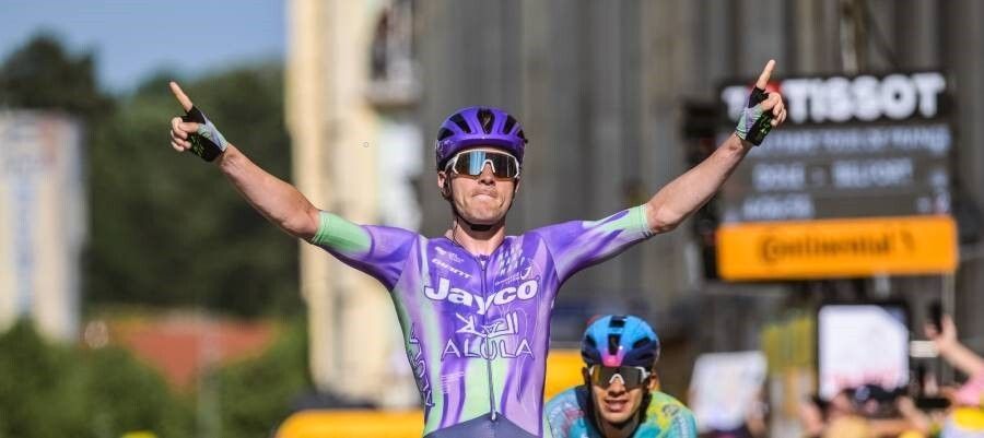 MariStillWrites's tweet photo. Swiss rider Mauro Schmidt storms ahead to the finish for a Jayco stage win, Phillipsen gains on Pedersen but Tom Pidcock climbs up to fourth in overall standings on Stage 13. Pidcock vs Pogacar for yellow?
https://t.co/xL0SrSQoeg
#sbstdf #letour #tdf2026 #tourdefrance Image: ASO https://t.co/TFjBlJG8MD