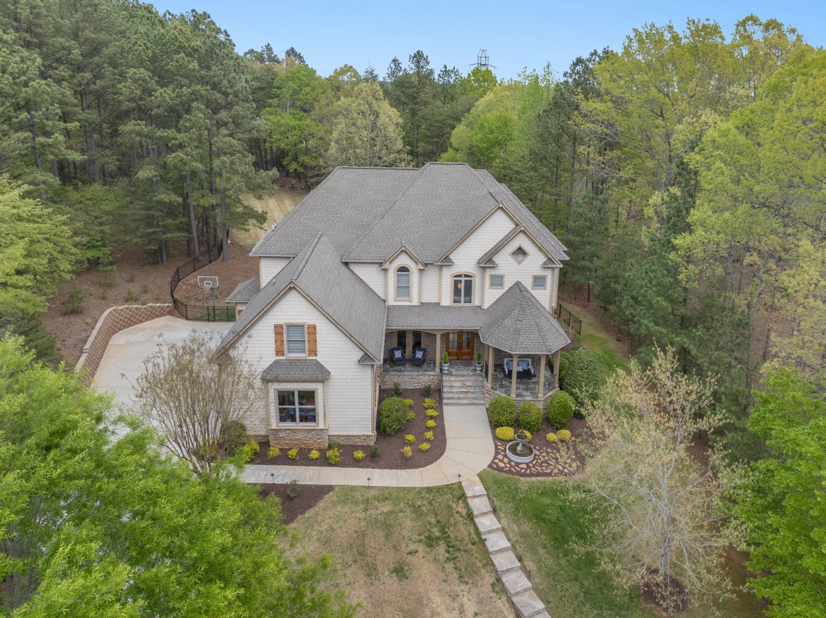 paulboskophoto's tweet photo. Epic drone footage combined with cinematic interior videos. Real luxury twilight photography available. Same-day delivery as an upgrade. Message me to get started! #DroneVideo #CinematicRealEstate #CharlotteHomes https://t.co/hi3tpqdkKf