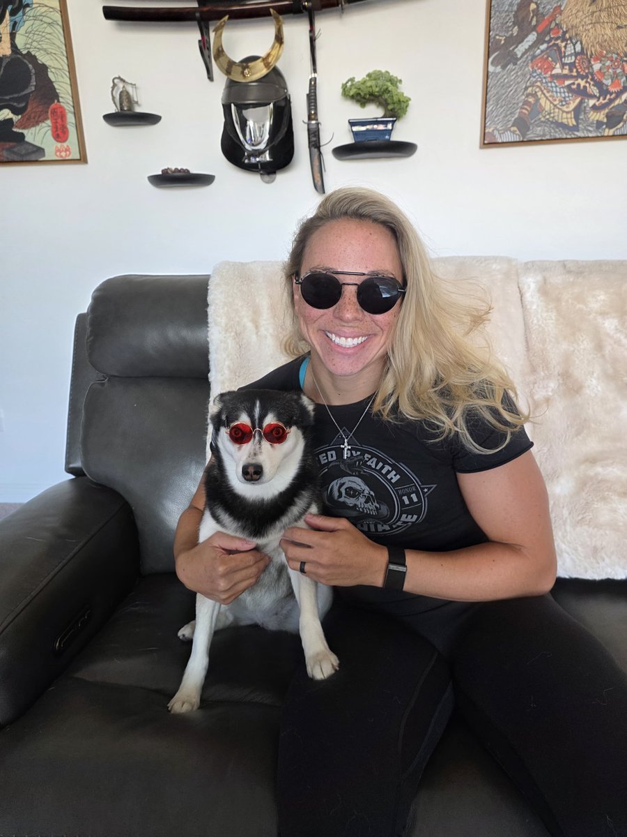 ZoeyStarkWWE's tweet photo. Happy Friday! 🐶 https://t.co/Mz8EnFp2jK