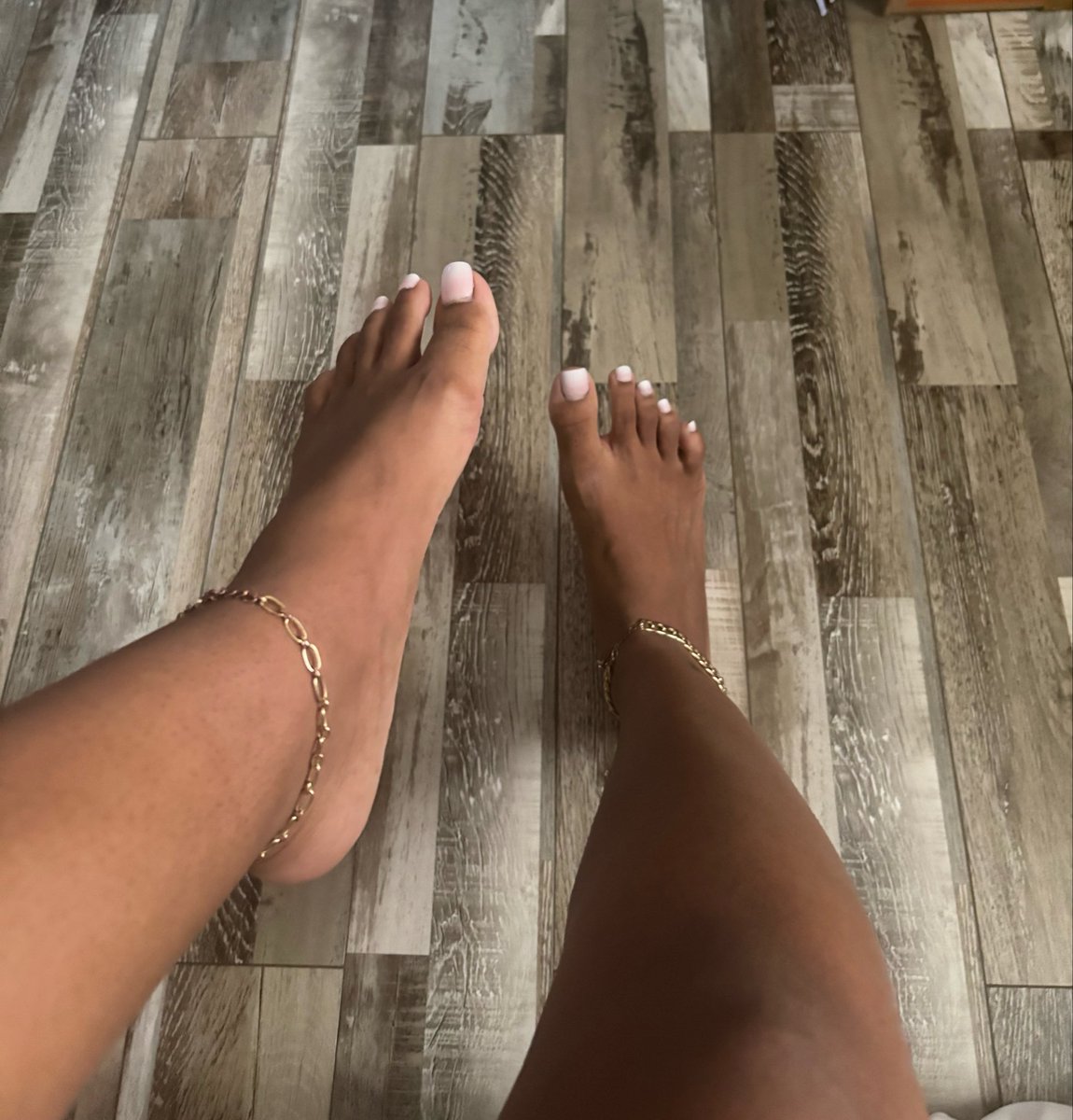 Cherryluvyou's tweet photo. Dm for custom content 👣🤍 #feetfetısh #feetworshi̇p #feet #dm https://t.co/tsGShKVBL3