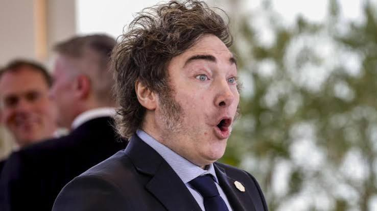 Lautafym's tweet photo. HAY PLATA

Javier Milei volvió a aumentar el presupuesto de la SIDE. Aumentó en casi $50.000 millones el ya abultado presupuesto. 

De esos, $7.500 millones fueron asignados a gastos reservados, gastos que no se detallan a donde van (¿Ensobrados?) https://t.co/857iDypOt7