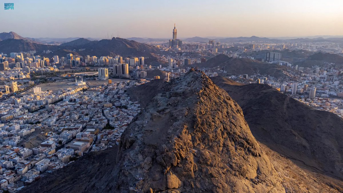 makkahregion's tweet photo. هيا (جبل النور) كم ذا شهدت ..
من المعجزات وكم ذا ظهر
🖋️ حسن القرشي https://t.co/LxEn9OFuG5