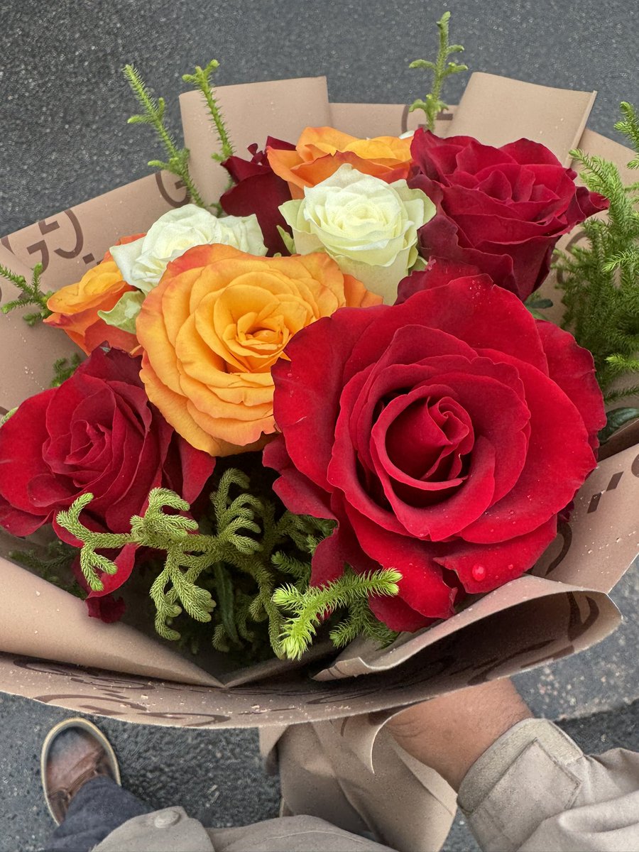 Nousername_ah's tweet photo. I bought flowers today ❤️ https://t.co/UdCgvmTK7P