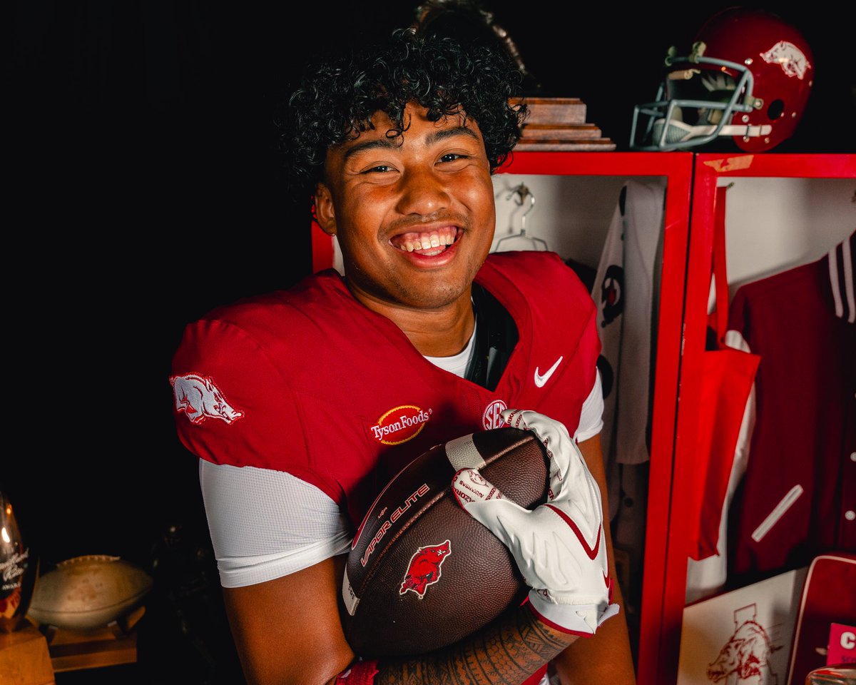 RazorbackFB's tweet photo. stacked album 📚🐗 https://t.co/AUcOOjiDZK