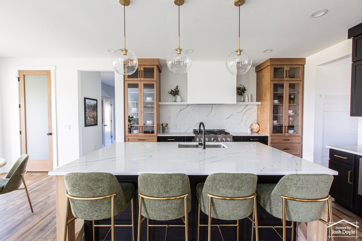 JoshDoyleHomes's tweet photo. SINGLE SITE SHOWCASE
August 8th – August 16th, 2026
6 Fully Furnished Luxury Model Homes • ONE Location
Telluride Subdivision | Monclova, OH
The Washington – 3,535 Sq Ft | 4 Bed | 3.5 Bath • 2 of 6 at the Single Site Showcase
2-story foyer & great room, large mudroom/laundry with built-in lockers, private den with double barn doors, relaxing sunroom, and a kitchen with custom island & pantry.
Upstairs offers 3 spacious bedrooms. Main-floor master includes custom tile shower, soaking tub, and large walk-in closet.
Two new models will be making their debut, so make sure to come check them out! This is one of six incredible models you can tour side-by-side August 8–16.
For more information visit our website.