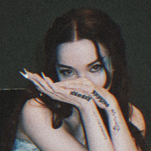 dusksdarling's tweet photo. can she stare at you like this? https://t.co/LWIACTbGHq