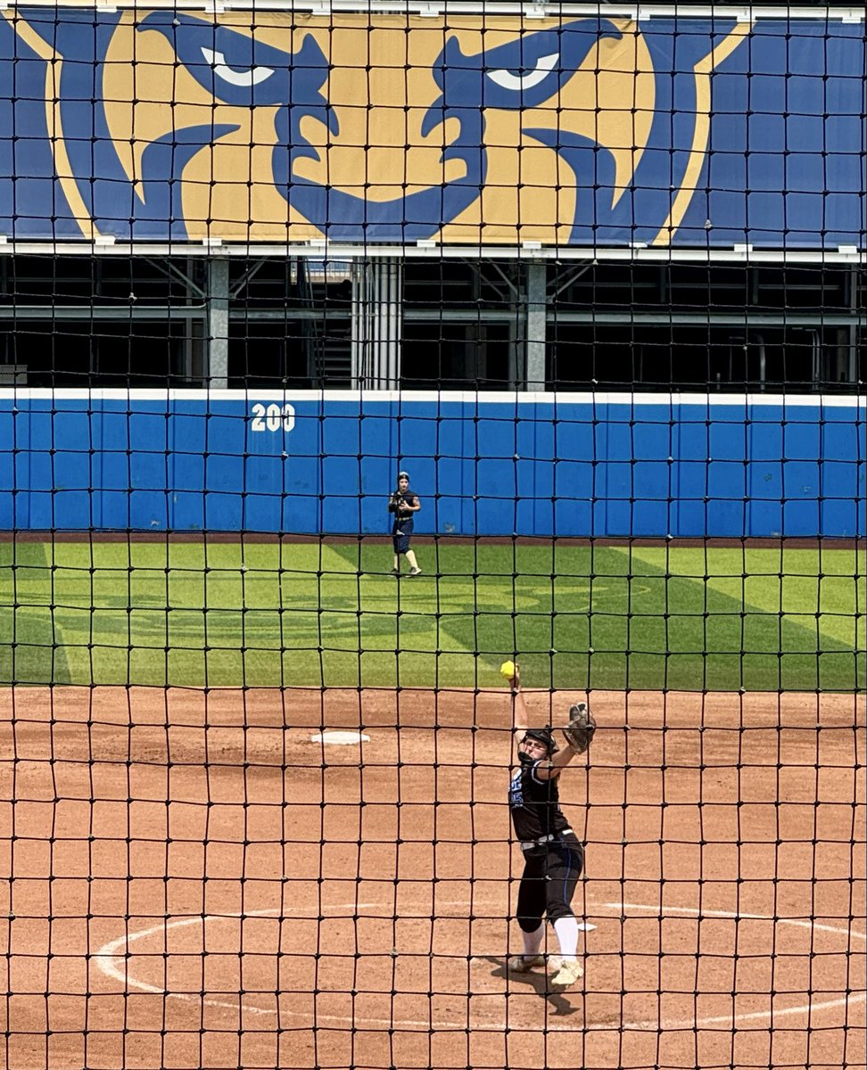 Finesse09Gowdy's tweet photo. Tali Bartholomew going yard at The University of Pittsburgh Softball Camp! 🥎🔥
Battled through the heat and had a great day on the field. Keep putting in the work, Tali! The results speak for themselves! 👏💪 @Talibartholome5 @Pitt_SB https://t.co/VqLF2lGHwL