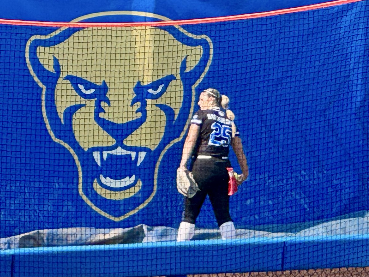 Finesse09Gowdy's tweet photo. Tali Bartholomew going yard at The University of Pittsburgh Softball Camp! 🥎🔥
Battled through the heat and had a great day on the field. Keep putting in the work, Tali! The results speak for themselves! 👏💪 @Talibartholome5 @Pitt_SB https://t.co/VqLF2lGHwL
