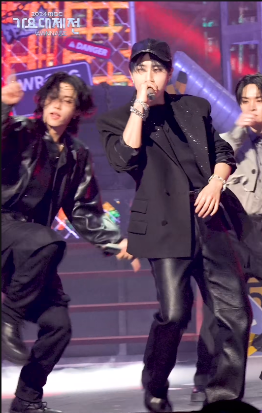 HANFancams's tweet photo. #HAN's "Chk Chk Boom + Walkin on Water" FanCam only needs 153 more views 🔥 please stream it regularly‼️
⏭️GOAL: 100k views✨
🔗: https://t.co/me7EM2ypVA
🎦: 99,847 currently ❤️🔥
#한 #스트레이키즈한 #ハン #StrayKids @Stray_Kids https://t.co/vm3aIEkDGA