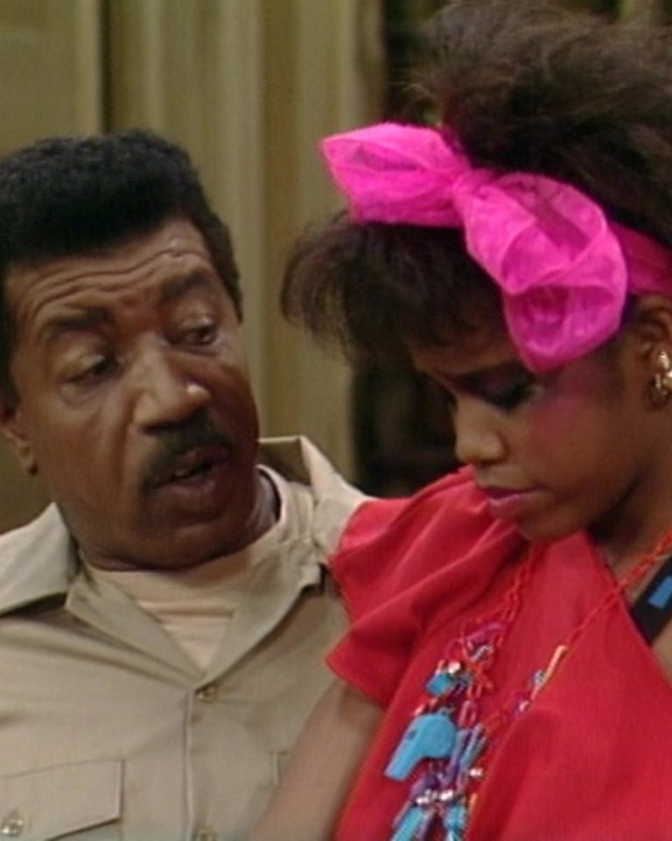 sitcomcrave's tweet photo. Regina king makes an emotional tribute to the late Hal Williams,who played her TV dad,Lester on "227" (1985)  

"Because my parents were divorced and my own father wasn’t always available, I was able to share moments with him that meant more to me than he may ever have known" https://t.co/5EEBjSoAed