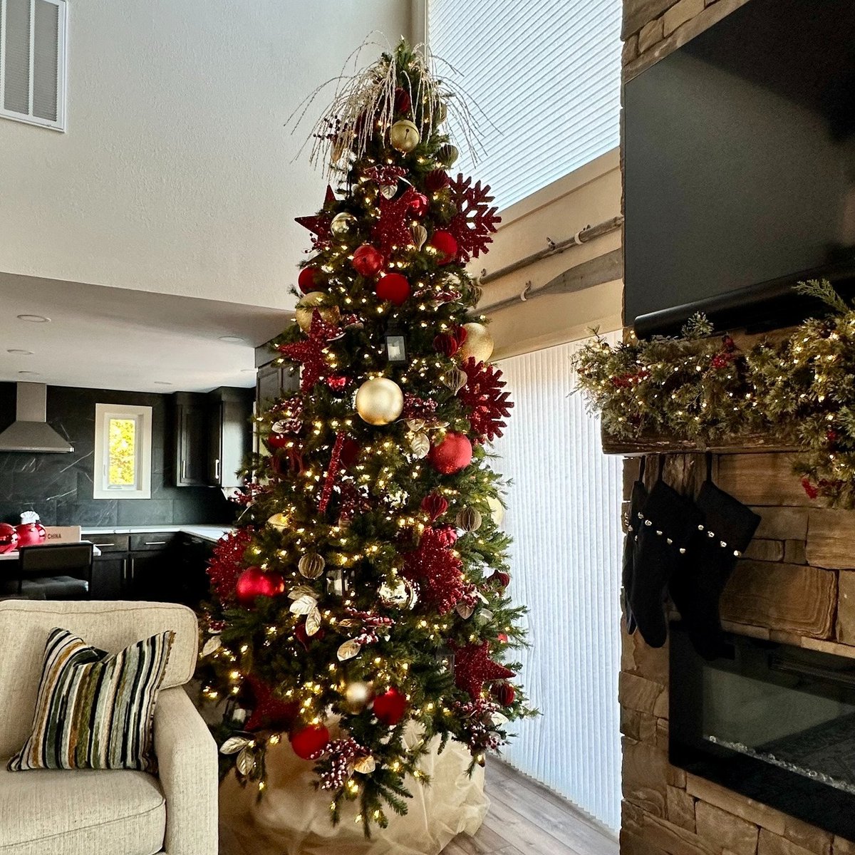 VanKirkCove's tweet photo. It may be the season for fun in the sun but it's also the perfect time to book your fall or holiday season stay at Van Kirk Cove.  Our calendar tends to book quickly, so give yourself the gift of stress-free planning and book today for September-December 2026! https://t.co/NtnpDmUife