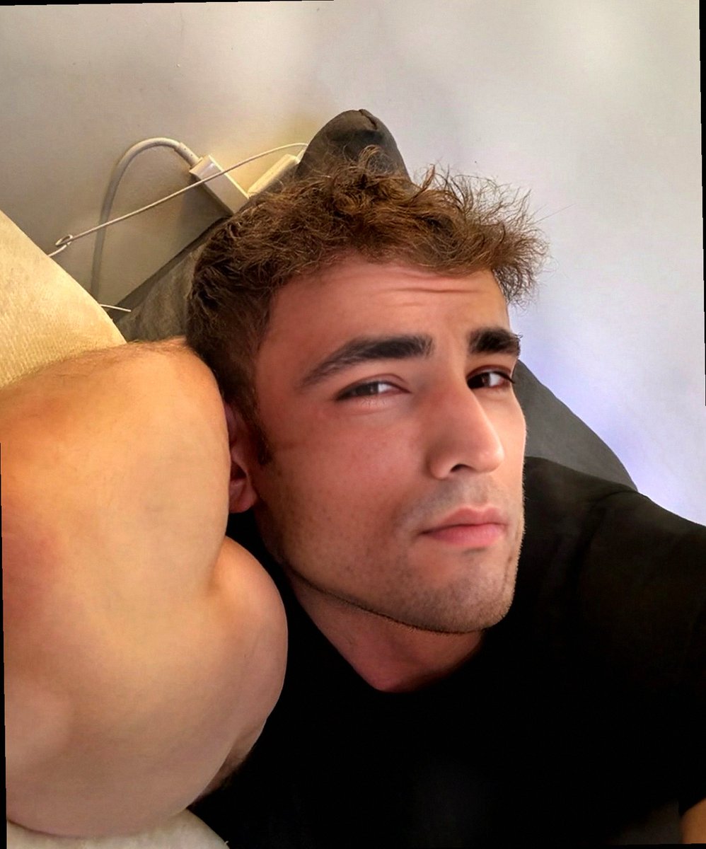 JamesJoshjames9's tweet photo. Sit. Stay. Adore. Good. https://t.co/hfLu5NmRkV