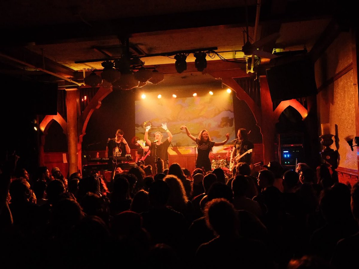 siamesmusic's tweet photo. Chicago, what an unforgettable night. 🖤
Thank you to everyone who joined us at Schubas and made our B.I.T.M. 10th Anniversary show so special. We'll carry this energy with us for a long time.

See you again soon 🤍

📷 @soyuninge https://t.co/nAVD3YbdGZ
