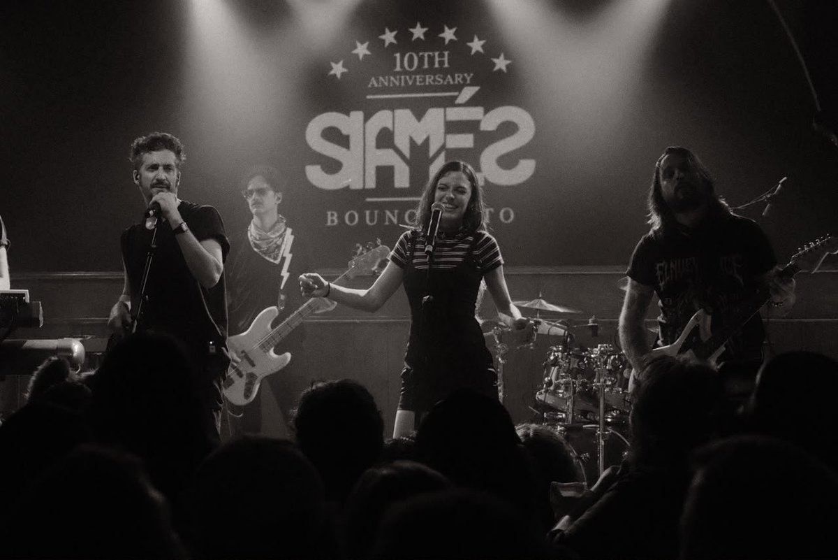 siamesmusic's tweet photo. Chicago, what an unforgettable night. 🖤
Thank you to everyone who joined us at Schubas and made our B.I.T.M. 10th Anniversary show so special. We'll carry this energy with us for a long time.

See you again soon 🤍

📷 @soyuninge https://t.co/nAVD3YbdGZ