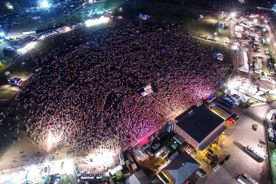 ConvictCharlie's tweet photo. This was a jamboree in the hills photo taken from 2016. Massive and I can feel the love in the air. https://t.co/bsIAERHtfj