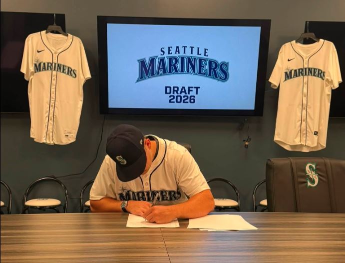 Chaston_Tavares's tweet photo. Jake Brown has officially signed with the Seattle Mariners! https://t.co/lQWkQgncbb