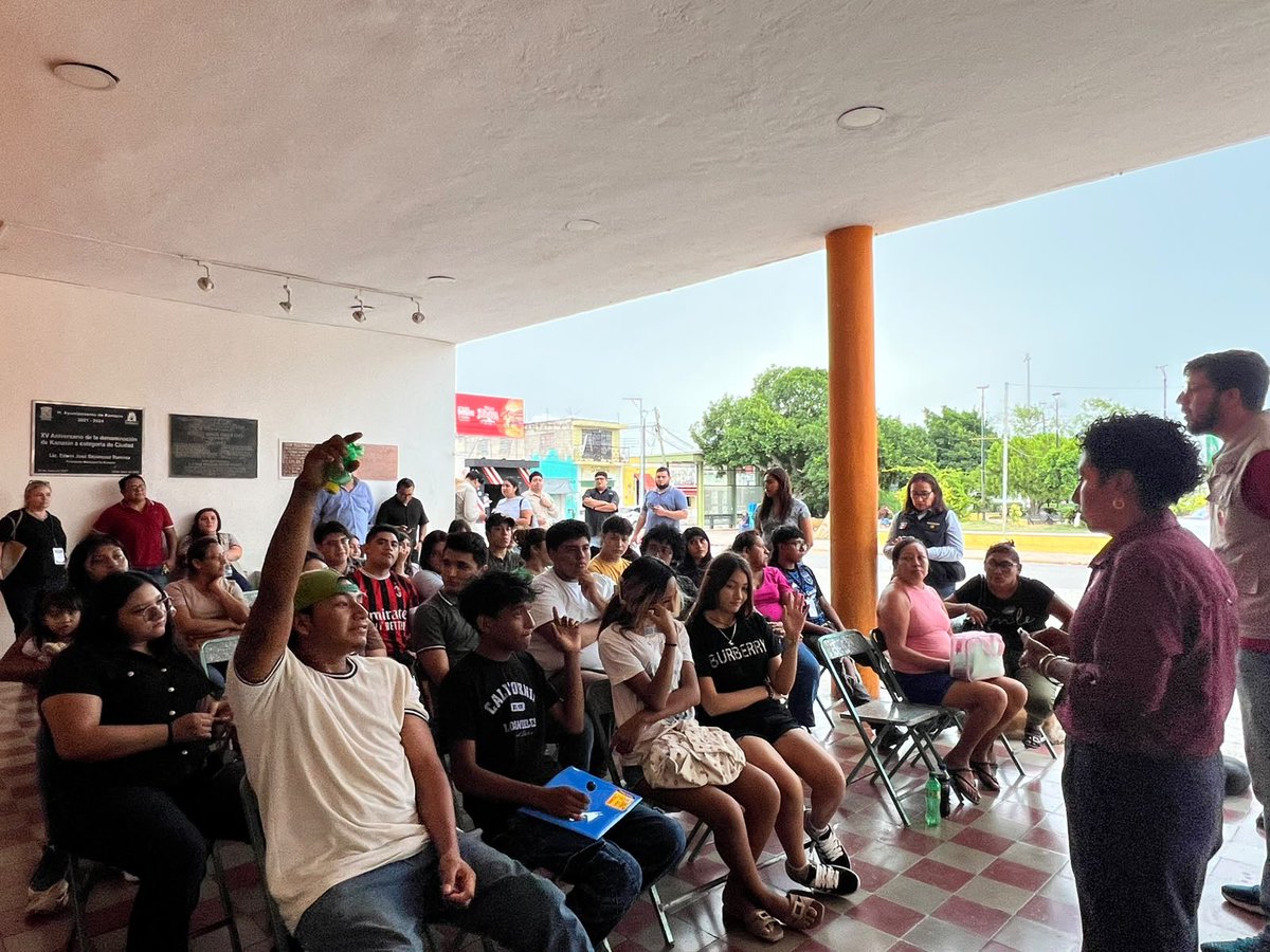 Bety_Olivares's tweet photo. Ayer visitamos a l@s jovenes de los municipios de Mérida y Kanasín del bello estado de #Yucatan; les presentamos el programa social Las y #LosJóvenesUnenAlBarrio y cometamos como comenzaremos los trabajos en sus comunidades.

Nos acompaño de la Secretaría de Gobernación Juan Manuel Aboytes Vilchis, Secretario Técnico Estatal de la Mesa de Paz y de la Secretaría del trabajo Gonzalo Aguilar, Director de Jóvenes Construyendo el Futuro.

#HumanismoMexicano
#PrimeroLosPobres 🇲🇽❤️