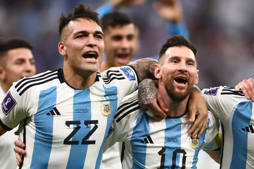 FutbolConAstros's tweet photo. Es acá.

🙏👑🇦🇷 https://t.co/qGOz7ZhIJf