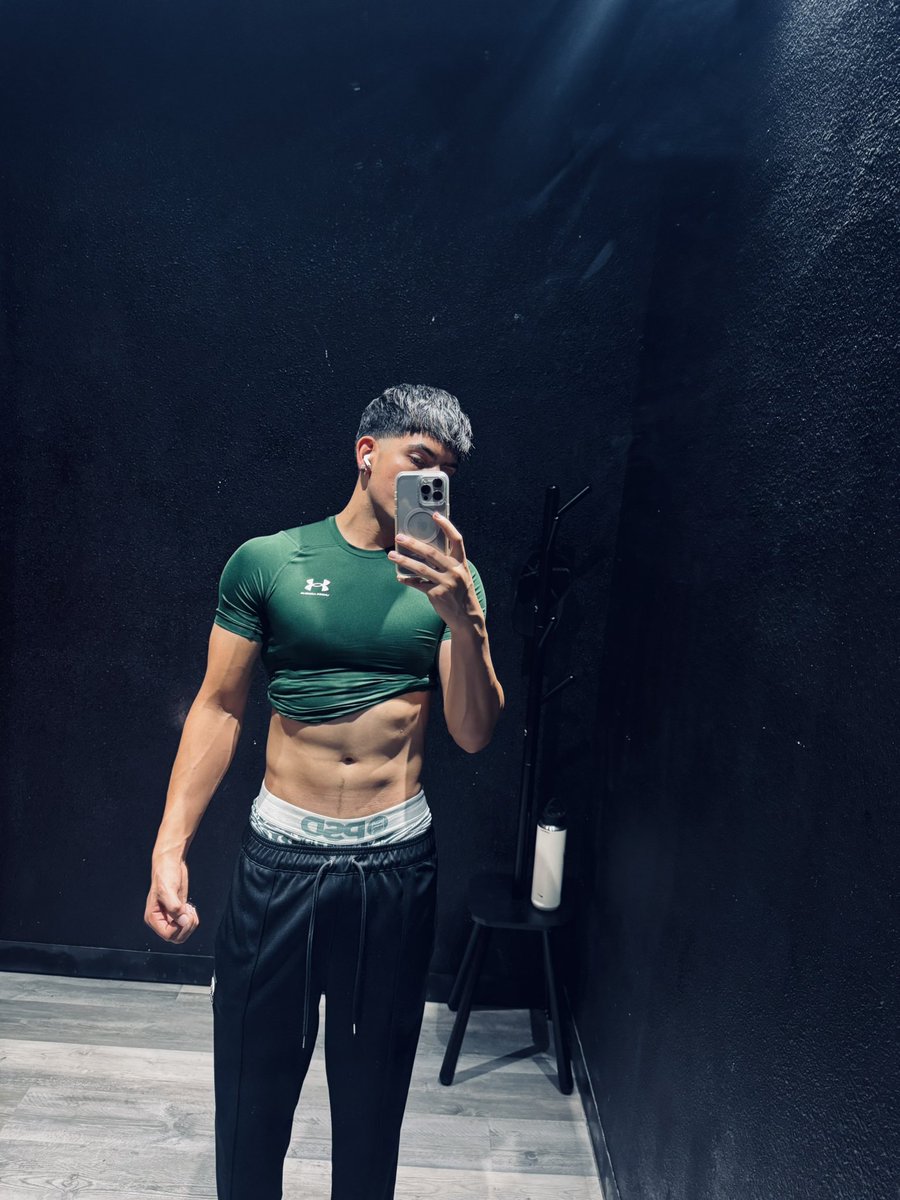 2Fit_Vik's tweet photo. Gym partner ? #latino #gym https://t.co/8tnCTkWNyI