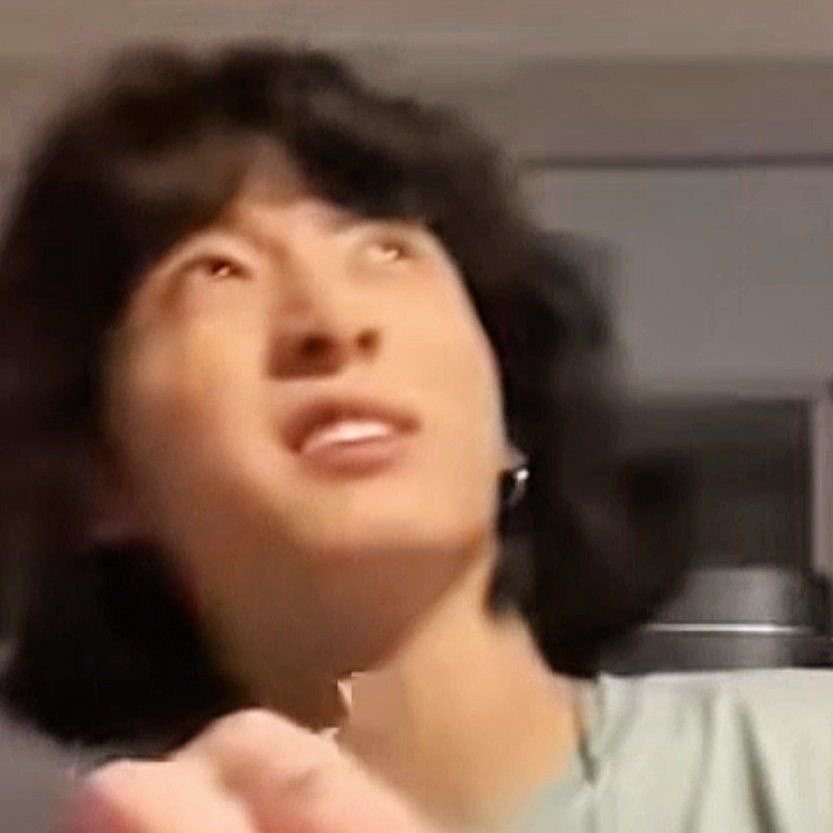 rokooremote's tweet photo. what is his issue man 😭 https://t.co/sbDX9f4vOj