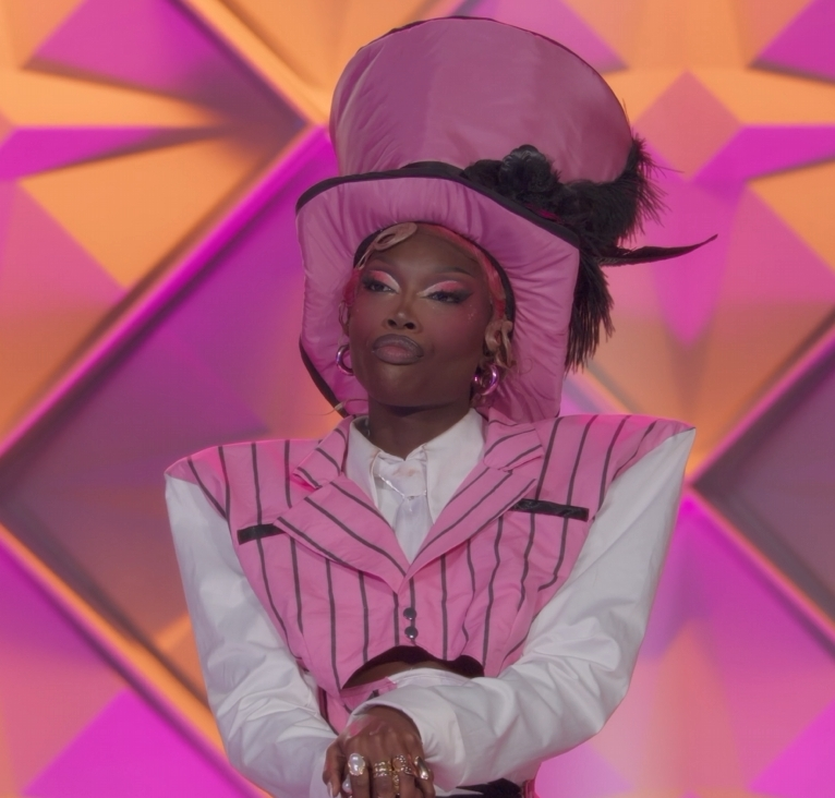 woodboye's tweet photo. There is genuinely just no way makayla is in the bottom i thought she was winning the challenge?????? #CanadasDragRace #DragRace https://t.co/pKEIFgtyQ7