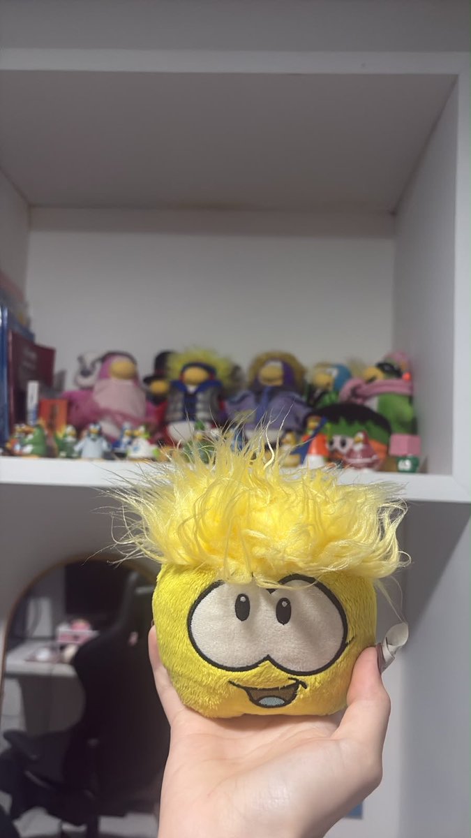 Blueaetonyx's tweet photo. chegou hoje pra aumentar a coleção, fiquei muito feliz em adotar um puffle 😭 https://t.co/JfC6G1QpSP