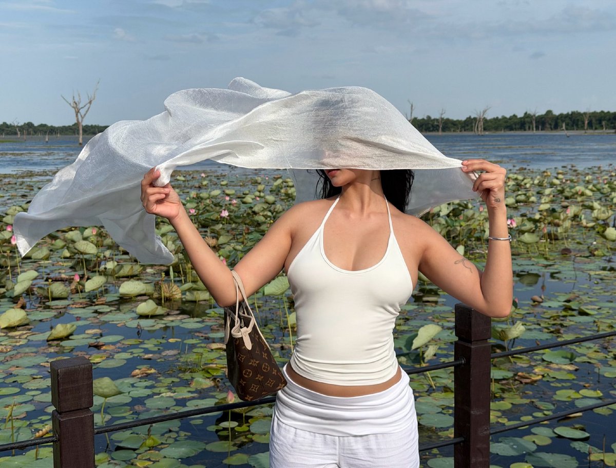 AOB02AZK's tweet photo. por ai vagabundeando durante o dia #lilivaicantar #cunhadas #mulherdepreso https://t.co/LG6XYhMELv