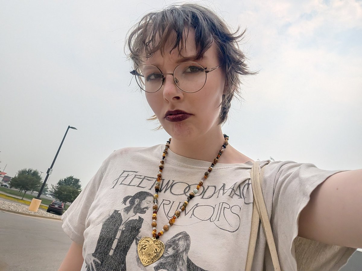 oleandertea3's tweet photo. Canadians this is ridiculous, why is my air dangerous again?
Ruining my hair and lungs
Almost passed out doing an errand smh
#canada #summerfires #smoke #alt https://t.co/pSmTJEWoy3