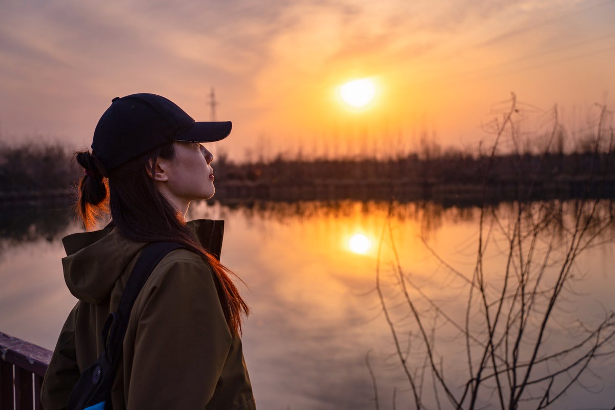 daSusi's tweet photo. Join our photography club's sunset shoot this Fri at the city waterfront! Snap golden-hour moments, make new friends, and share your best shots at our post-snack gallery. Don’t miss it! https://t.co/D3ZKSglBkb
