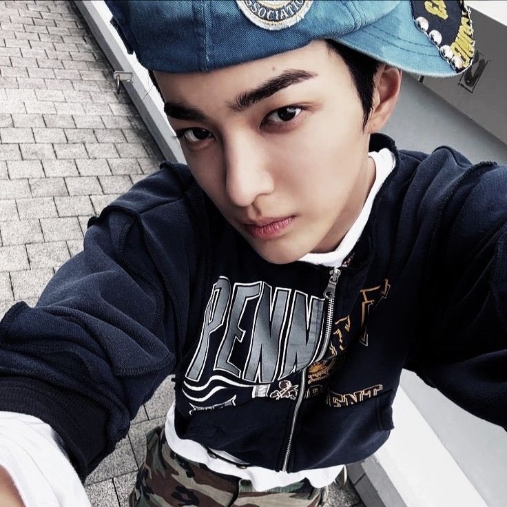 littlxdumb's tweet photo. icon vs me https://t.co/tujsEaTMOJ