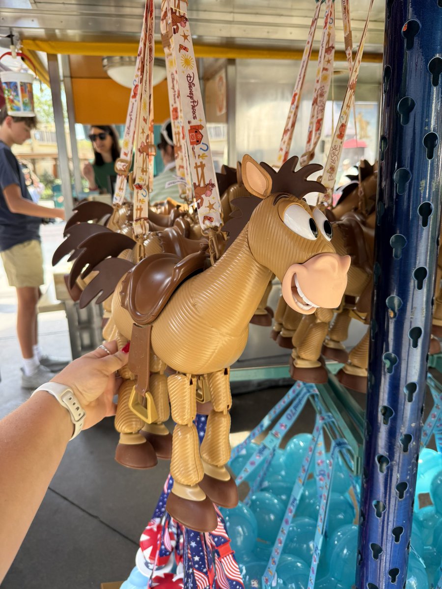 TheFurryMurray's tweet photo. Omg! #TheOdyssey Trojan Horse popcorn bucket spotted at Disneyland! https://t.co/nT9ksnq9nt