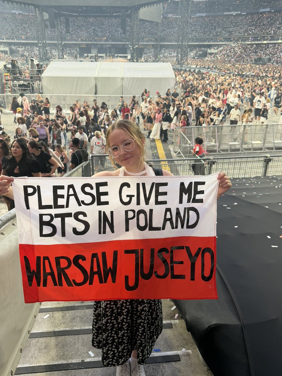 yapplinka's tweet photo. didn't make it to the big screen but 7/7 looked at me and namjoon even waved to us during parade so win is a win https://t.co/SYaLr3hezP
