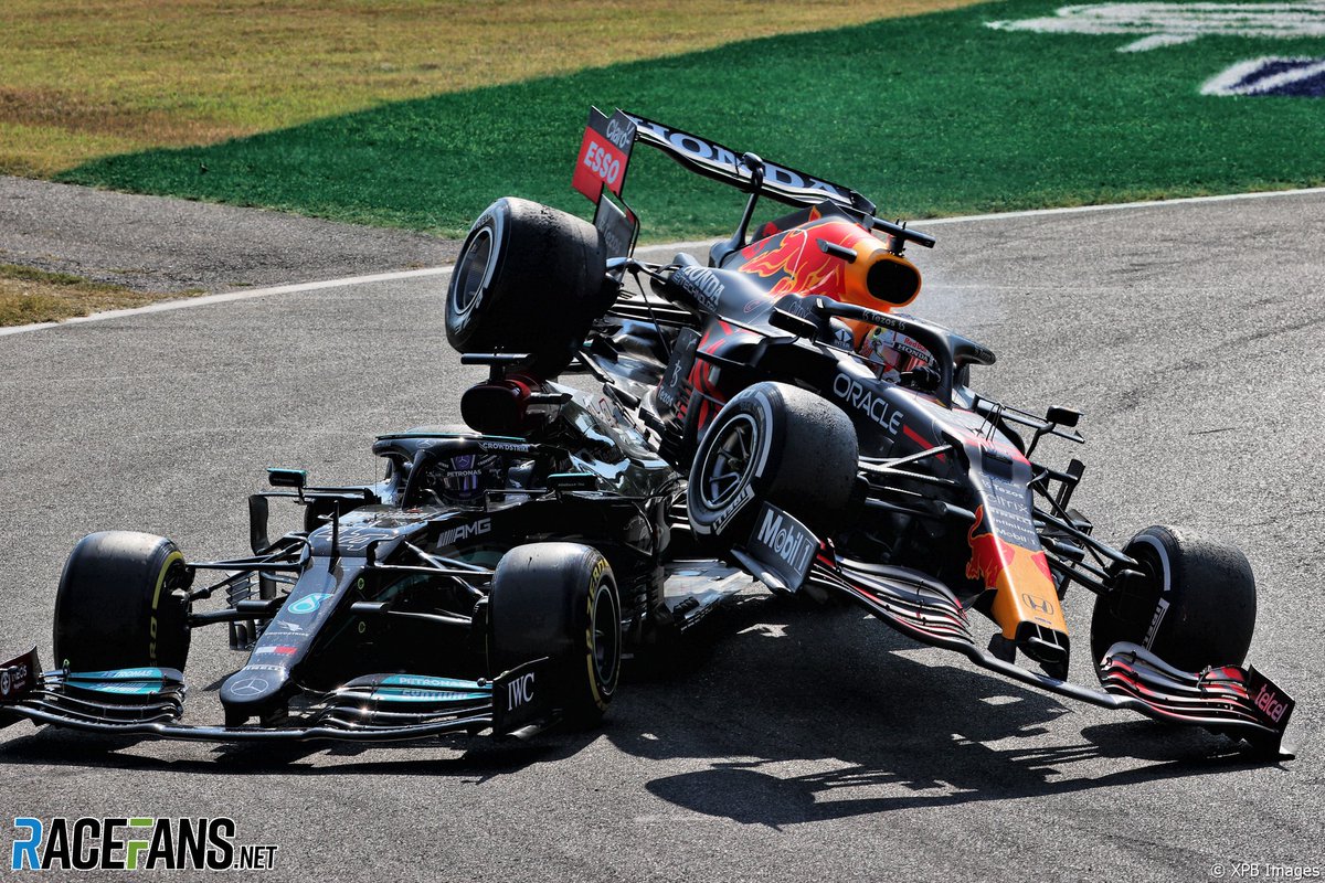 CollinHoge635's tweet photo. @heidfeldmafia Ive always said that the contrast between the W12 and RB16B is arguably the greatest of 2 cars.

The cars were stunning. https://t.co/S28QdPog8E