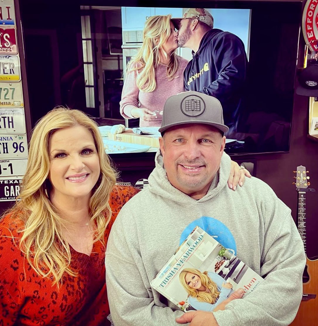 Skmunch74's tweet photo. Since I missed yesterday’s photo today’s photo is a two in one shot! https://t.co/3dqCSIfMc7